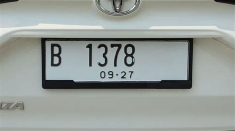 5 Alasan Plat Nomor Putih Hitam Bikin Mobilmu Jadi Sorotan! 5 Alasan Plat Nomor Putih Hitam Bikin Mobilmu Jadi Sorotan!