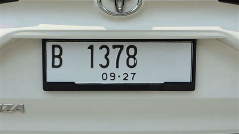 5 Alasan Plat Nomor Putih Hitam Bikin Mobilmu Jadi Sorotan! 5 Alasan Plat Nomor Putih Hitam Bikin Mobilmu Jadi Sorotan!