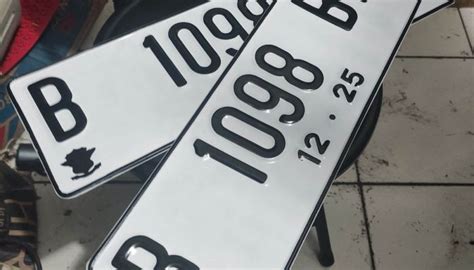 5 Alasan Plat Putih Bikin Mobilmu Jadi Rebutan (Nomor 4 Bikin Kaget!) 5 Alasan Plat Putih Bikin Mobilmu Jadi Rebutan (Nomor 4 Bikin Kaget!)