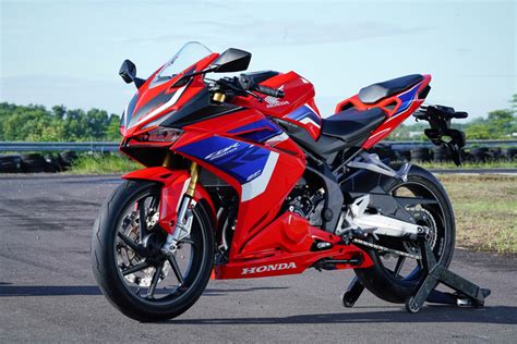 7 Alasan Mengapa New Honda CBR250RR SP 2024 Bikin Ngiler! 7 Alasan Mengapa New Honda CBR250RR SP 2024 Bikin Ngiler!