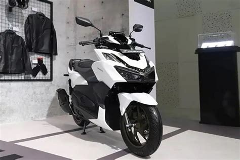 5 Kelebihan Honda Vario 160 Bikin Kaget Gak Nyangkutnya Bensinnya! 5 Kelebihan Honda Vario 160 Bikin Kaget Gak Nyangkutnya Bensinnya!