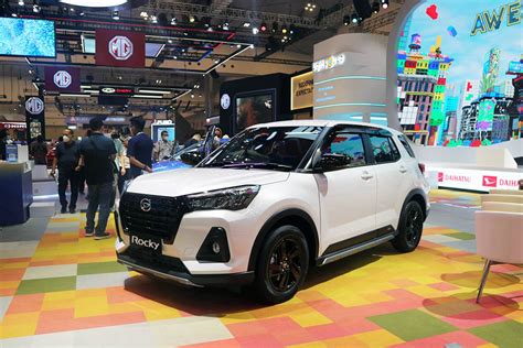 5 Keunggulan Mobil Rocky Toyota Bikin Kamu Ngiler! 🤯