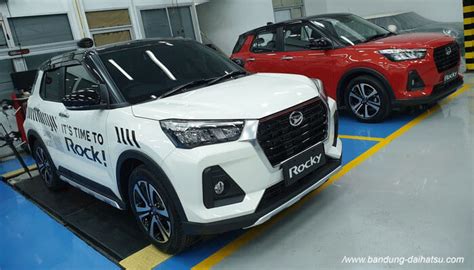 5 Keunggulan Mobil Rocky Toyota Bikin Kamu Ngiler! 🤯
