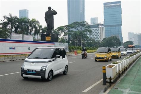7 Keunggulan Mobil Listrik Innova Zenix yang Bikin Dompet and Planet Bahagia ⚡🌿