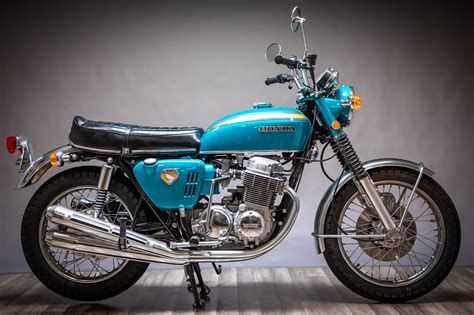 7 Sepeda Motor Retro Paling Ikonik yang Masih Diburu Kolektor Hari Ini! 7 Sepeda Motor Retro Paling Ikonik yang Masih Diburu Kolektor Hari Ini!